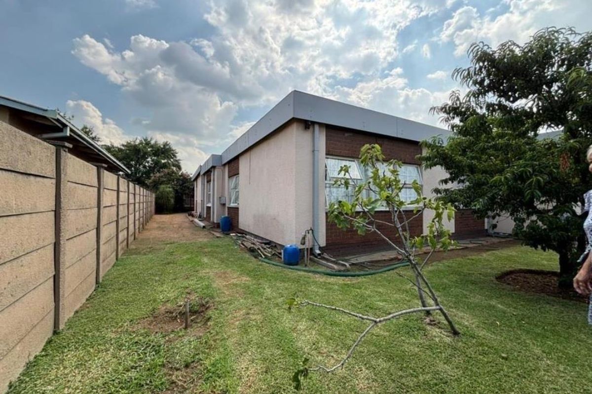 4 Bedroom House For Sale in Vanderbijlpark CE3 - Photo 3