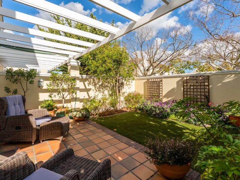 Elegant Family Living in an Exclusive Security Estate - Photo 10