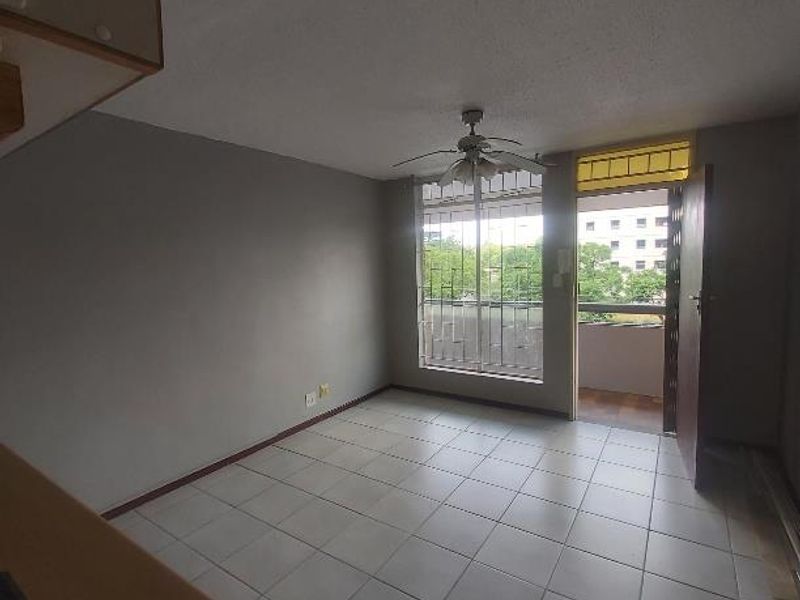STUNNING COZY APARTMENT FOR A STUDENT OR SINGLE PERSON - Photo 2