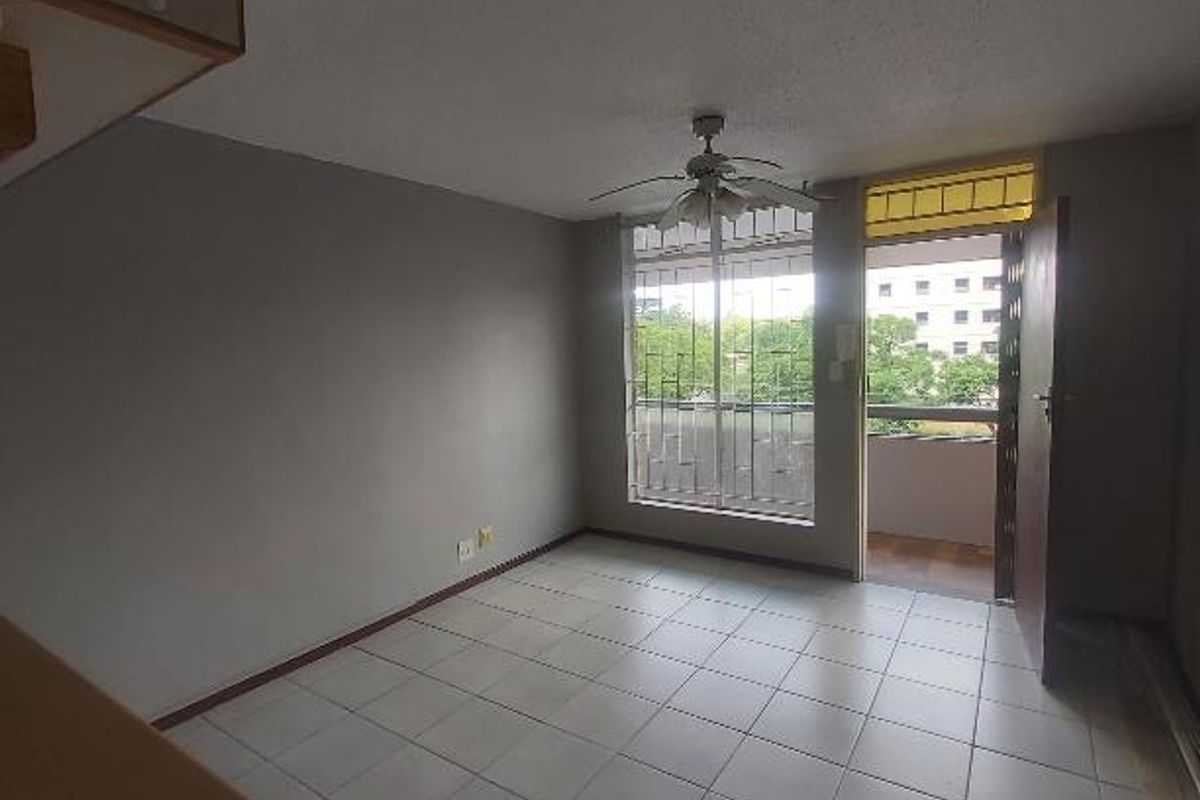 STUNNING COZY APARTMENT FOR A STUDENT OR SINGLE PERSON - Photo 2