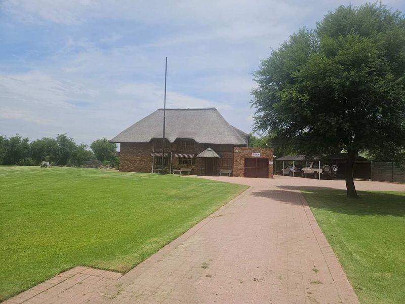 Double storey four bedroom thatch house on the banks of the Vaalriver - Photo 10
