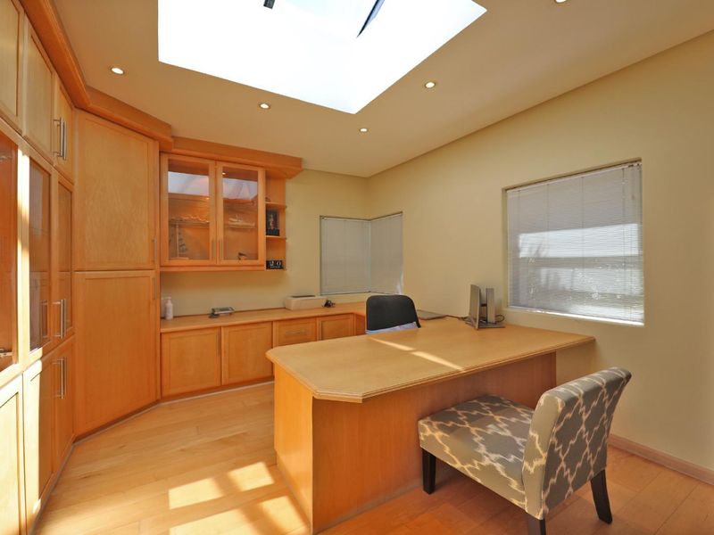 A True Masterpiece of Luxury Living in Plattekloof. - Photo 9