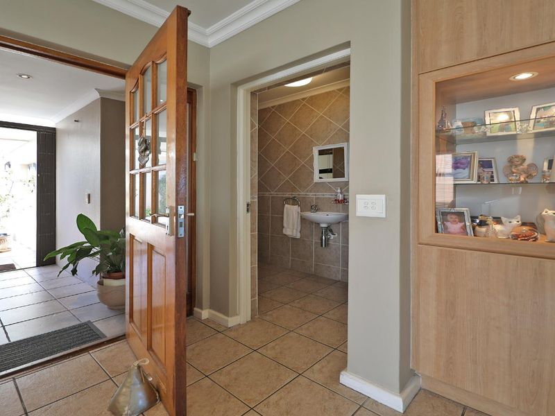 Lock up and go family home in the heart of Plattekloof. - Photo 6