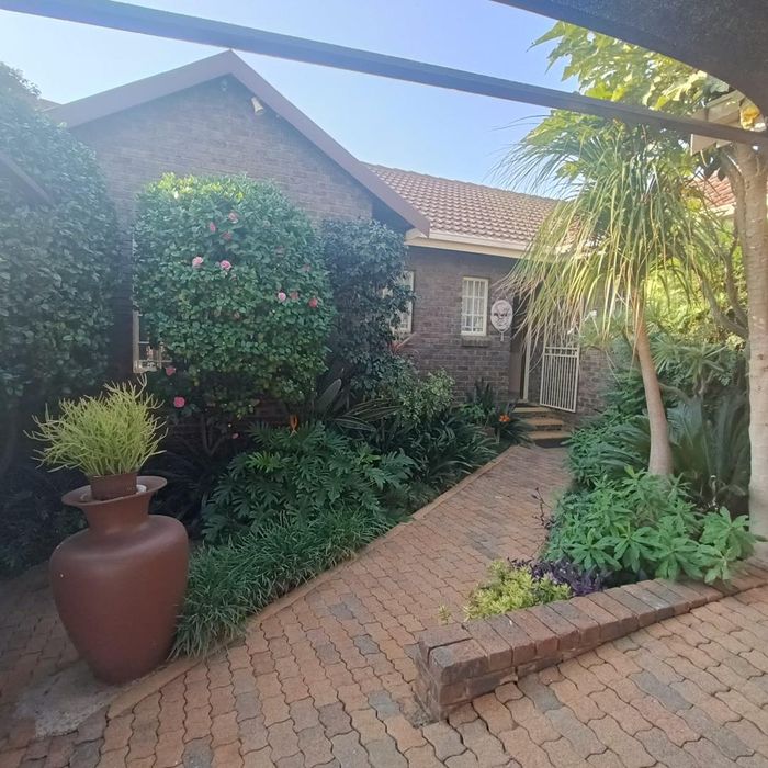 Property #2248793, House Pending Sale in Die Hoewes