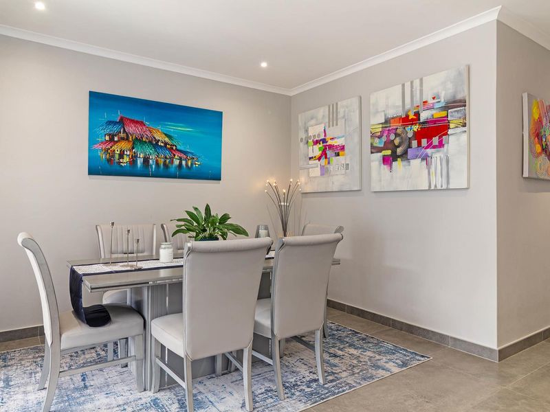 Stunning Architecturally Designed Family Home – A True Entertainer’s Dream in Sought after Sandown - Photo 7