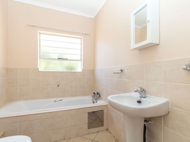 Spacious 2-Bedroom Apartment with Balcony & Amenities to Rent in Honeypark - Photo 10