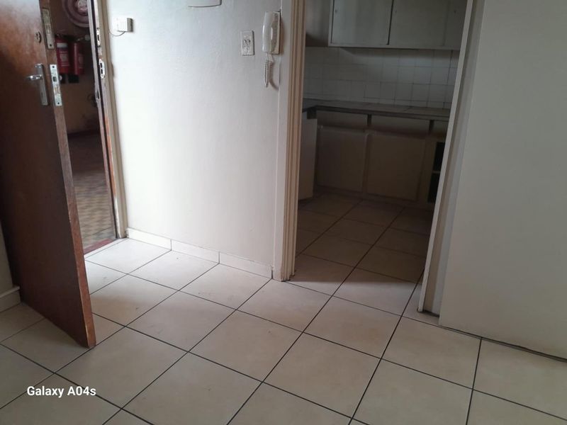 Bachelor Units (spacious with Balcony) - Photo 3