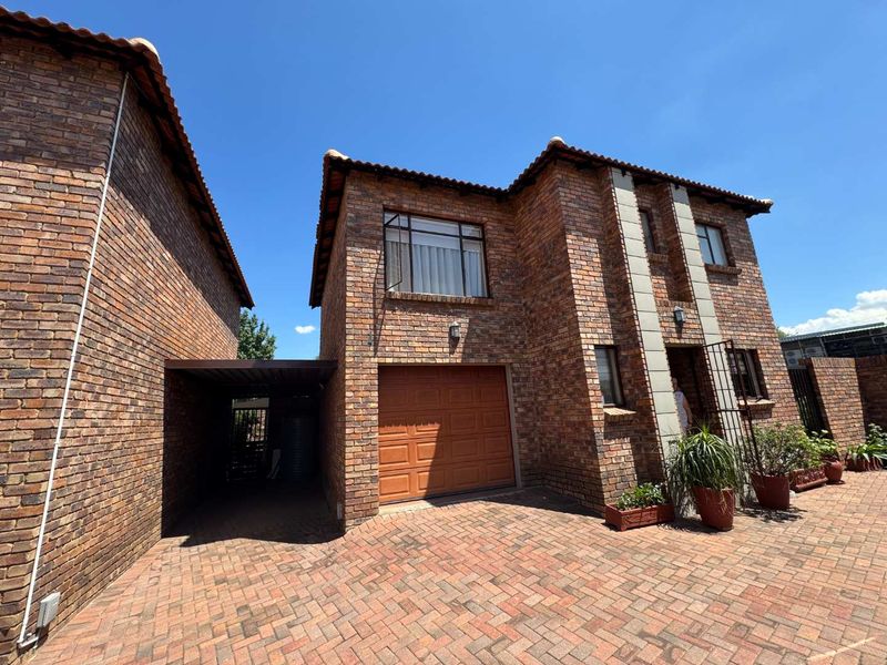 Duplex Townhouse for Sale - Photo 2