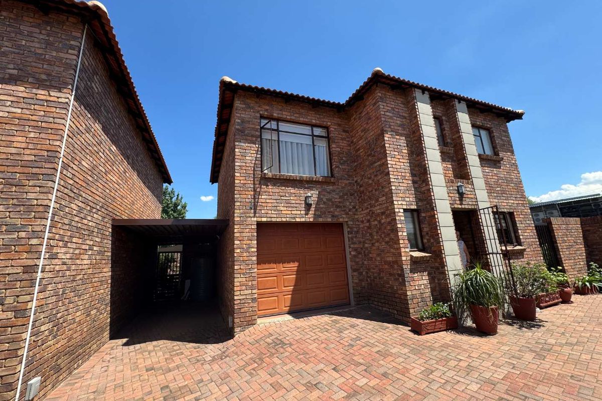 Duplex Townhouse for Sale - Photo 2