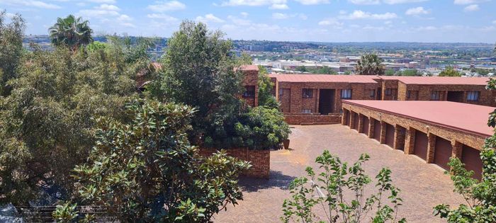 Property #1984262, Townhouse Pending Sale in Zwartkop