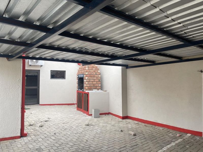 Office Building in Windhoek West - Photo 3