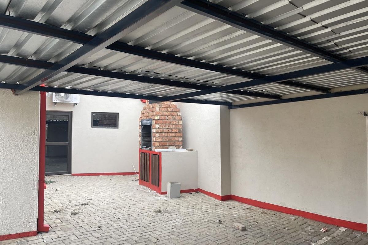 Office Building in Windhoek West - Photo 3