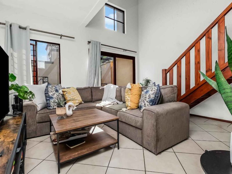TOP FLOOR LOFT APARTMENT, BOASTING LOADS OF NAURAL LIGHT AND IN A FANTASTIC LOCATION - Photo 1