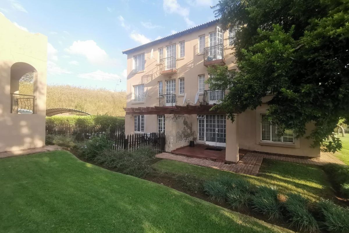well maintained complex - Photo 2