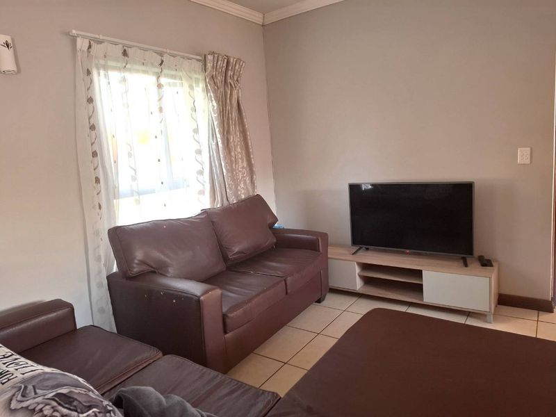 2 Bedroom Apartment in Popular Concerto Symphony Park Hartbeespoort - Photo 6