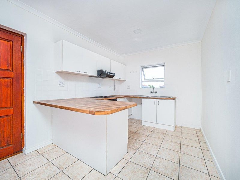 Stylish 2-Bedroom Apartment on the 2nd Floor - Photo 4