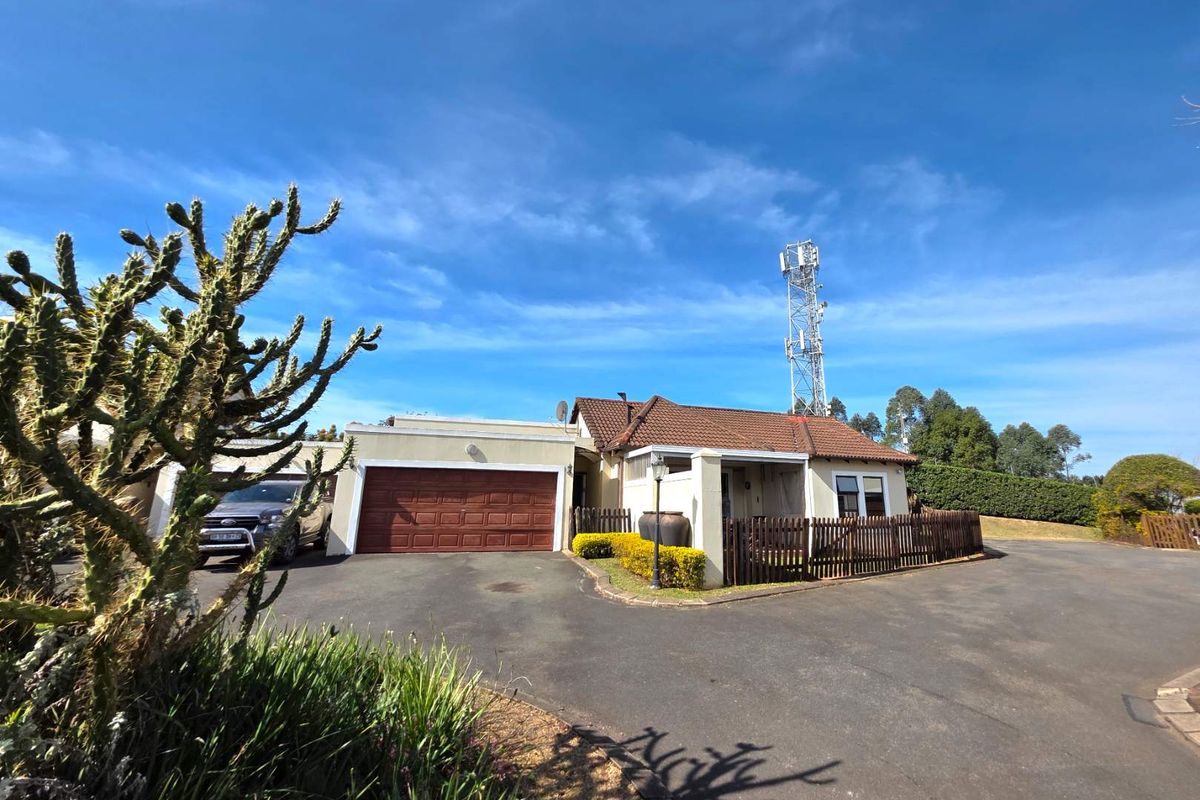 Single Storey, 3 Bedroom Townhouse in Aintree Lane For Sale - Photo 2