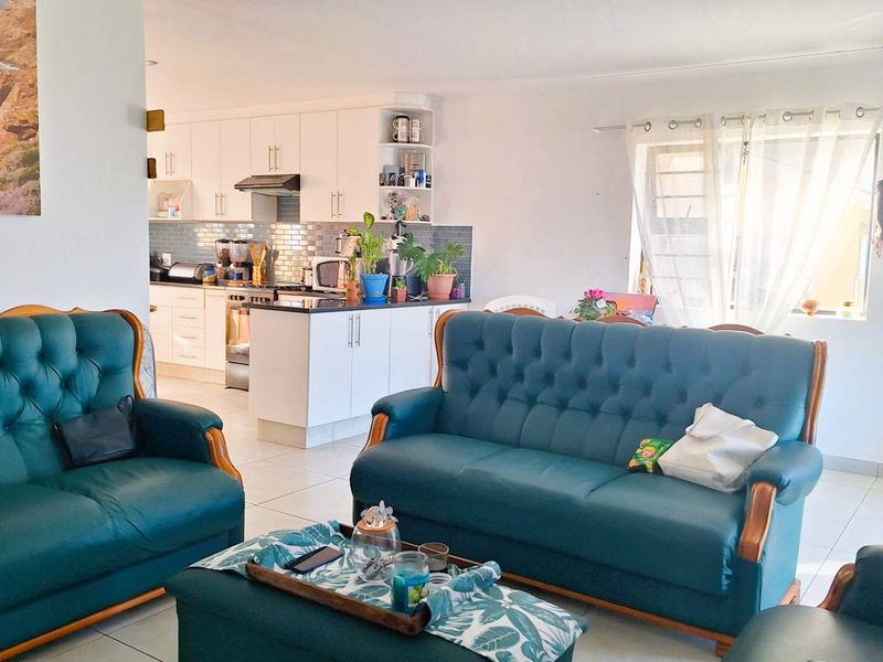 Charming 3 Bedroom Townhouse with Scenic Views for Sale Opposite Mossel Bay Golf Estate - Photo 4