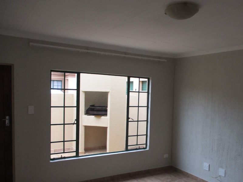FAMILY HOME FOR SALE IN SECURE ESTATE - Photo 9