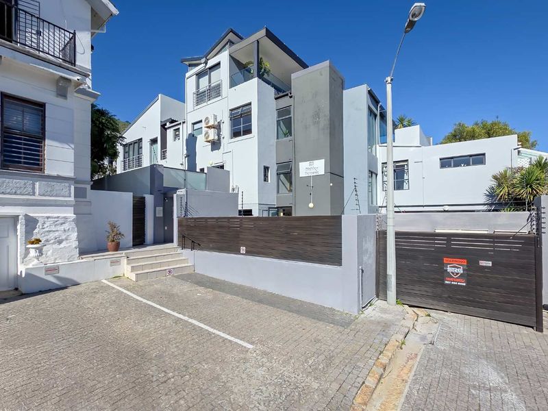Spacious 2 Bedroom Duplex Apartment with Sunny Garden - Photo 7