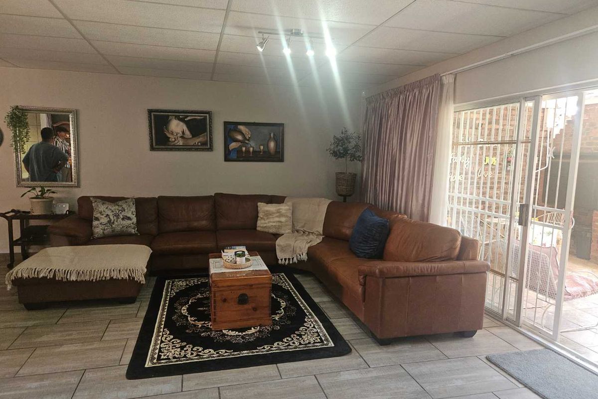 Charming Face-Brick Family Home with Modern Amenities and Exceptional Security - Photo 3