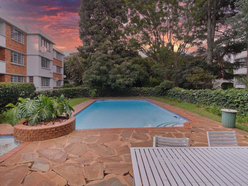 Ground floor 2 Bedroom Apartment with WFH space, Direct Access to Outside Patio and Communal gardens - Photo 2