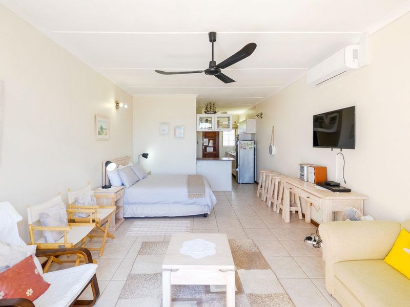 On the beach - Photo 5