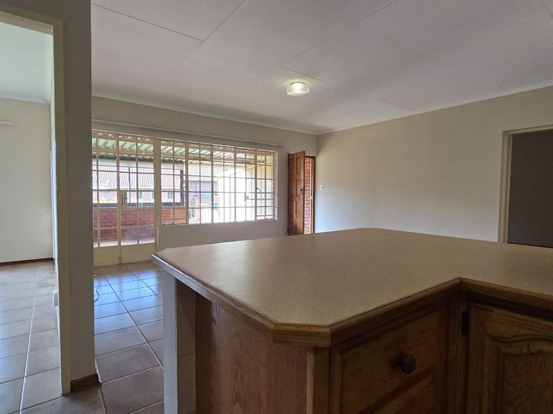 Neat and spacious 2 bedroom retirement home in secure village in Montana park - Photo 8