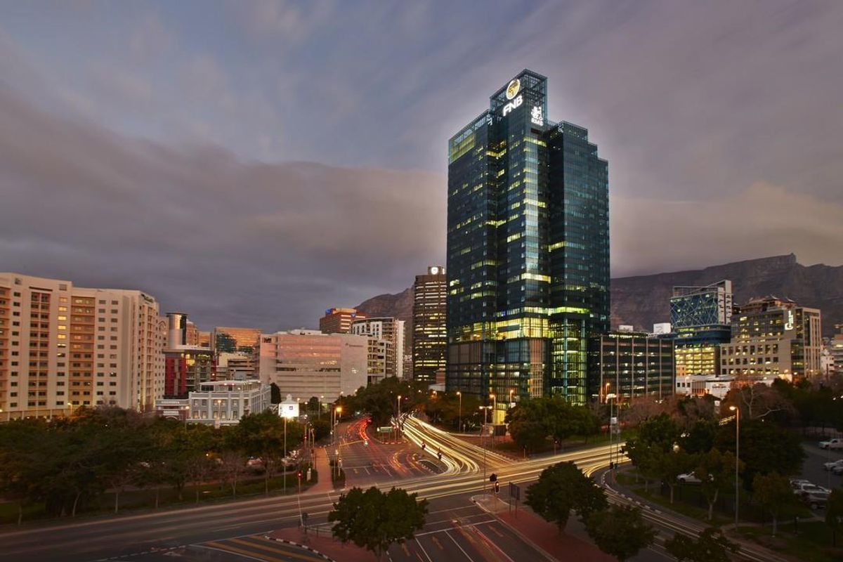 Full floor office with views in prestigious block - Photo 3