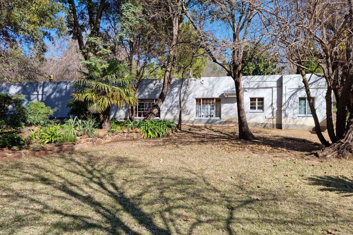 42.8266 ha farm in Hartbeespoort dam - Photo 3