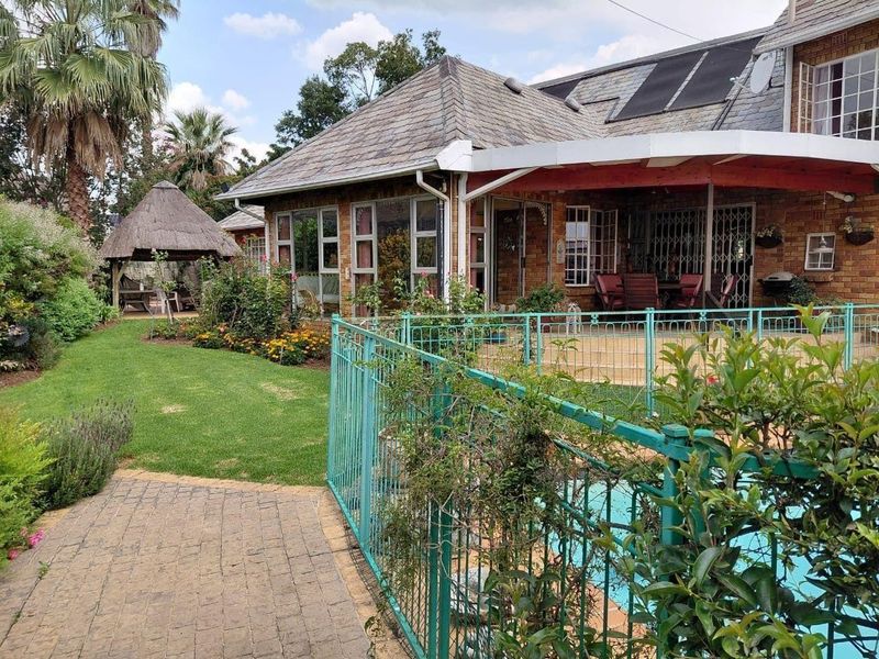 DOWERGLEN/ESSEXWOLD – EXCEPTIONAL HOME FOR THE EXTENDED FAMILY - Photo 3