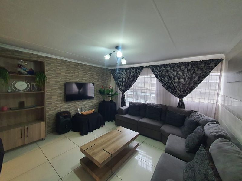 Modern, Clean and Just Renovated - Photo 8