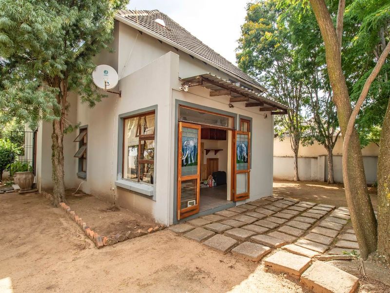 Spacious and Elegant Home in Secure Upmarket Estate - Photo 5