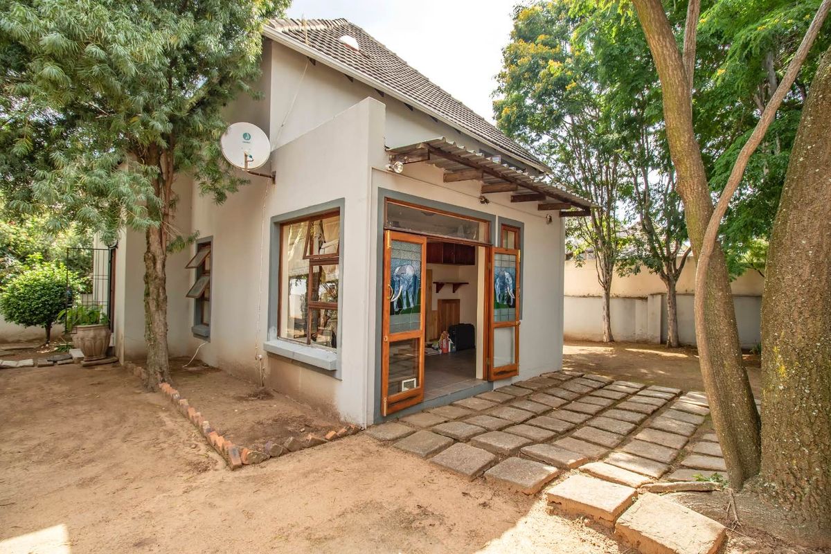 Spacious and Elegant Home in Secure Upmarket Estate - Photo 5