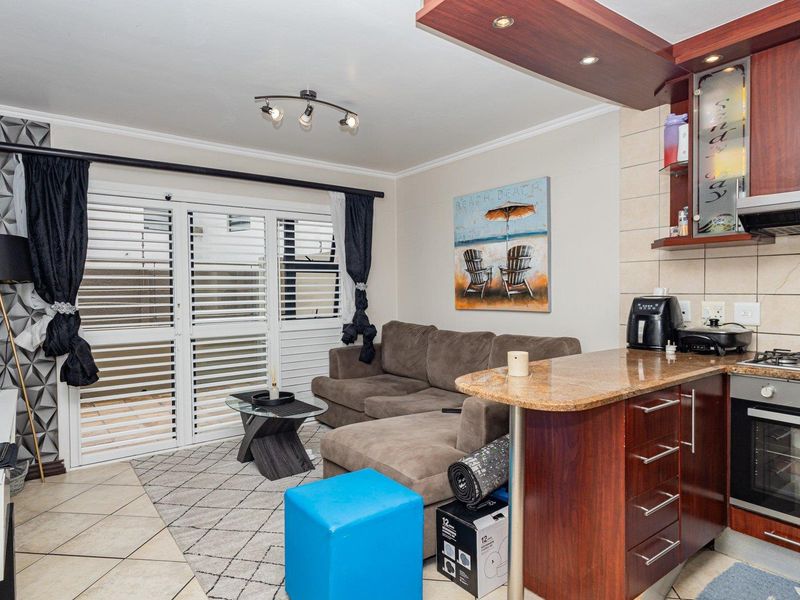 Welcome to Your Coastal Haven – A Warm and Inviting Ground Floor Apartment Just Moments from the Beach! - Photo 8