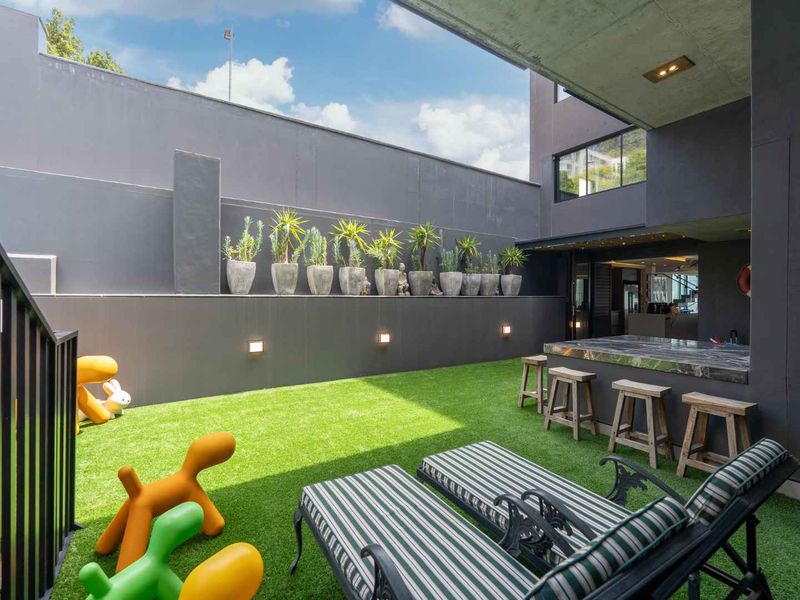 All the Comfort of a Home - With the Security of an Apartment - Photo 10