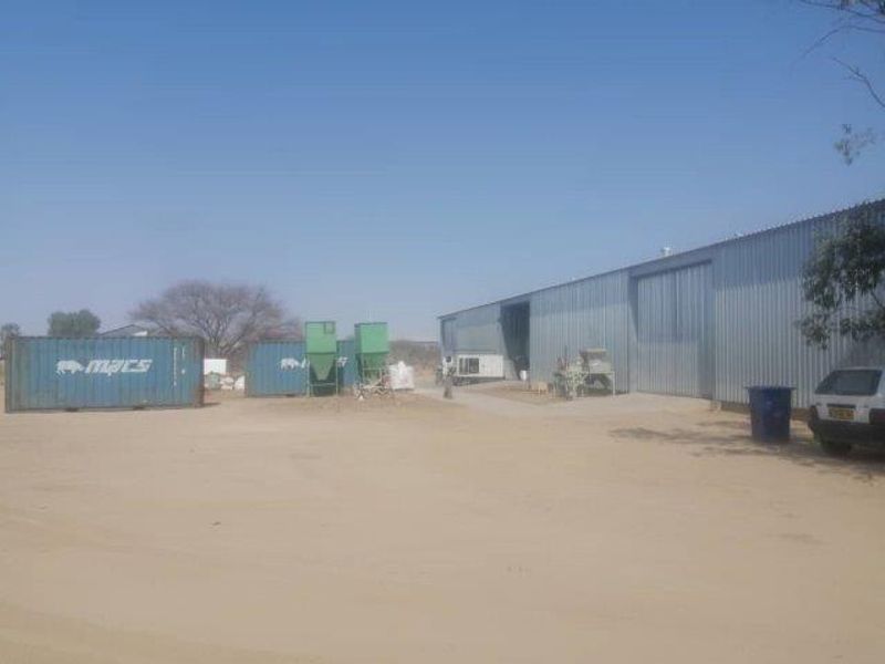 INDUSTRIAL WAREHOUSE TO LET - OKAHANDJA - Photo 3