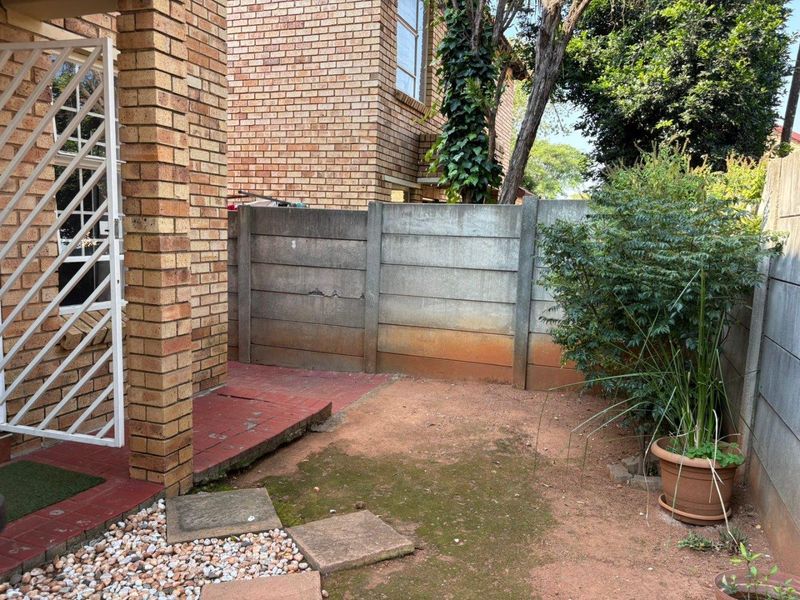 Charming 3 Bedroom Duplex in Allens Neck - Photo 6