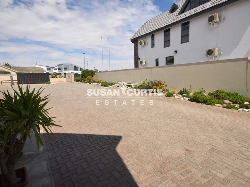 READY TO MOVE IN!! - Photo 7