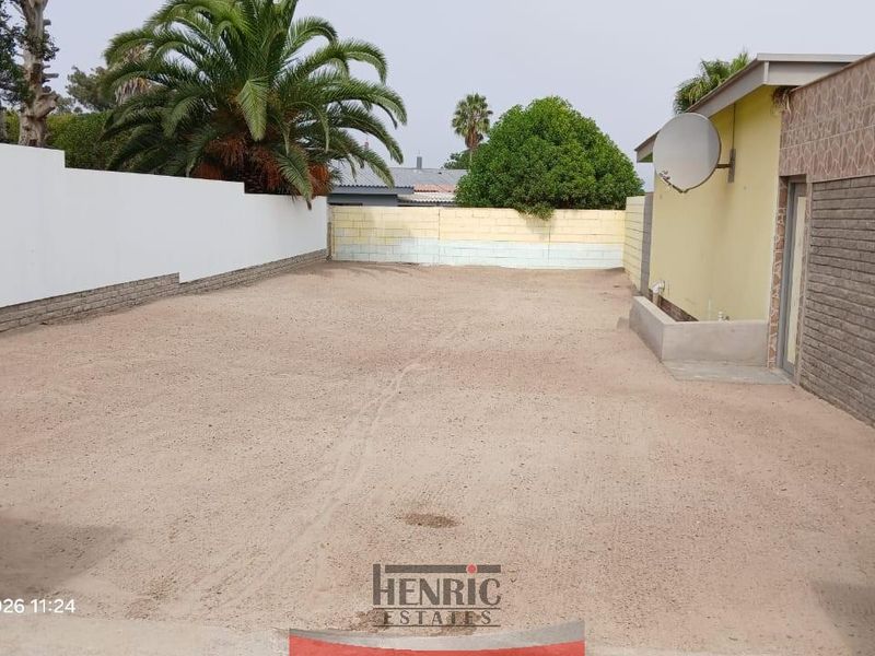 Sole Mandate; Large Family Home with Flatlet in Vineta for Sale - Photo 5