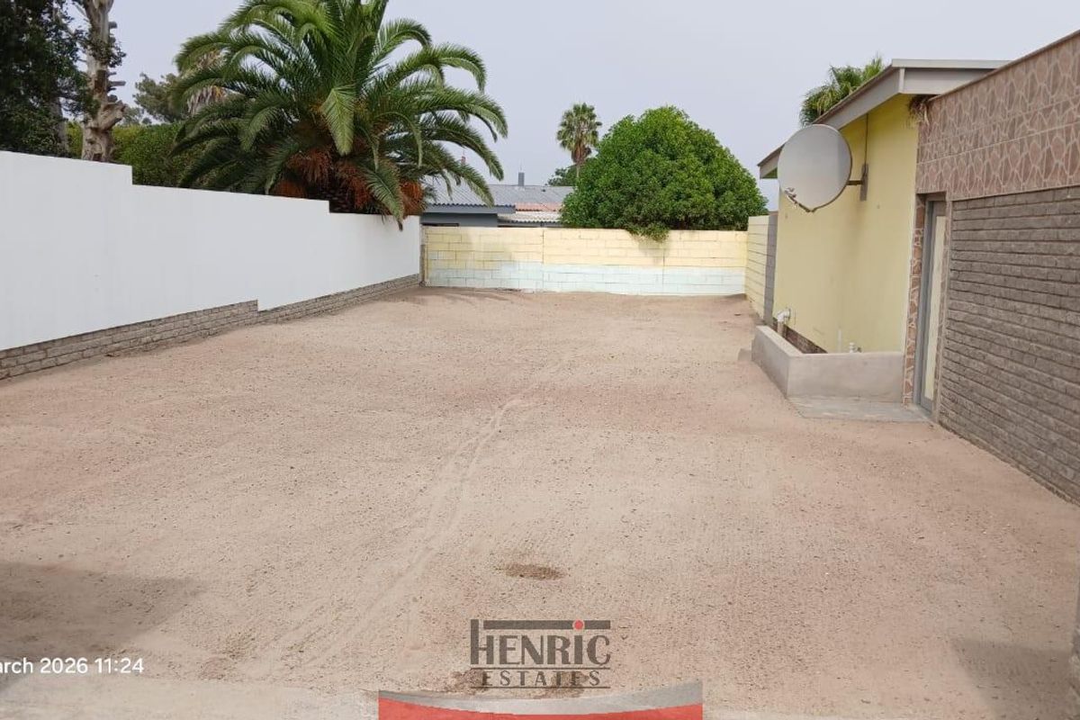 Sole Mandate; Large Family Home with Flatlet in Vineta for Sale - Photo 5