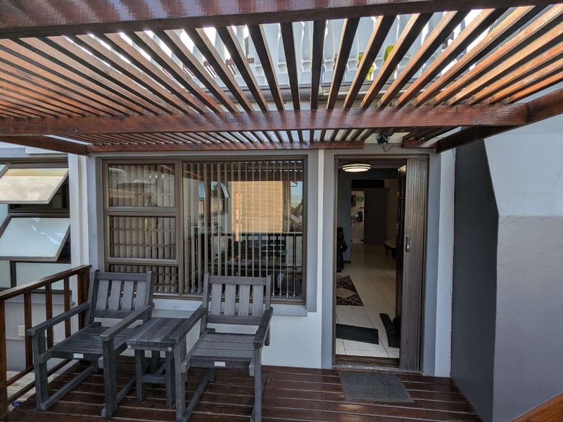 Large 5 Bedroom House for Sale in FraaiUitsig - Photo 9