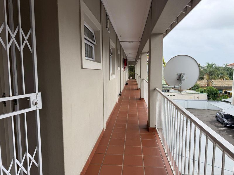 Lovely neat  2 bedroom flat at Glenwood Durban - Photo 10