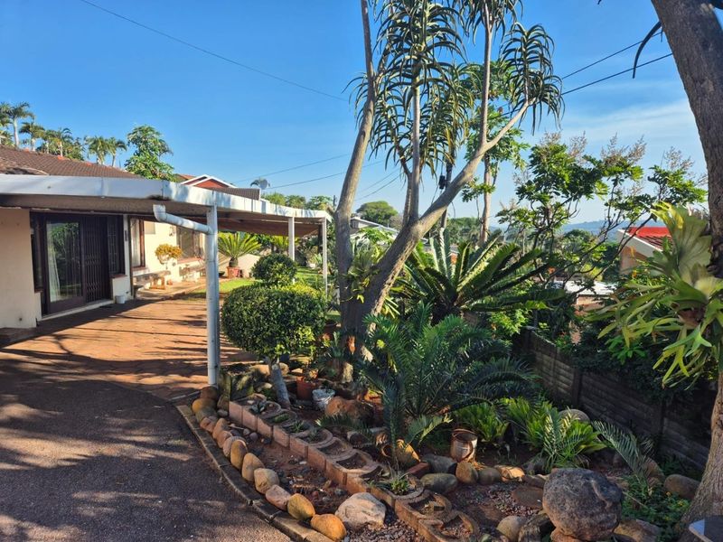 Spacious 4-Bedroom Family Home in heart of Brighton Beach , Plus private granny flat to supplement your income! - Photo 1