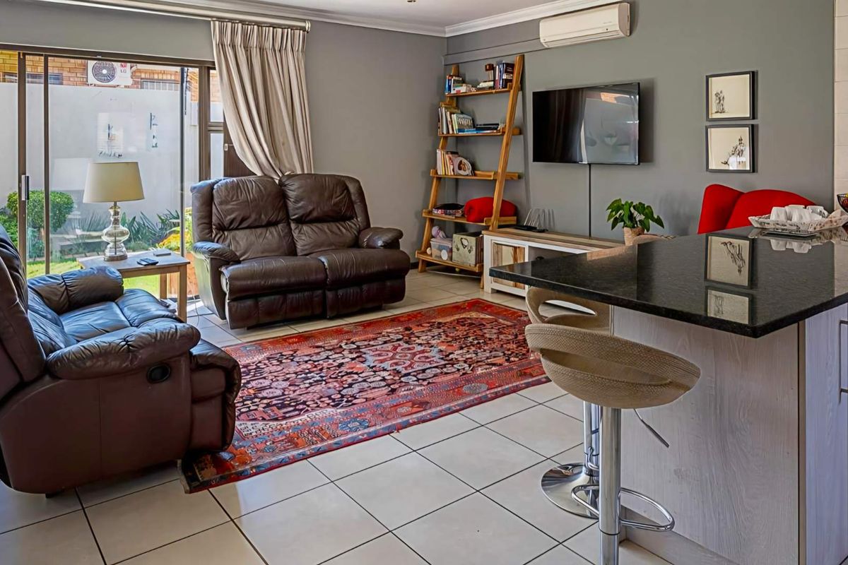 3 Bedroom Townhouse for Sale in New Redruth - Photo 5