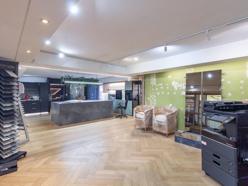 Retail/office space to let at DoubleTree by Hilton - Photo 3