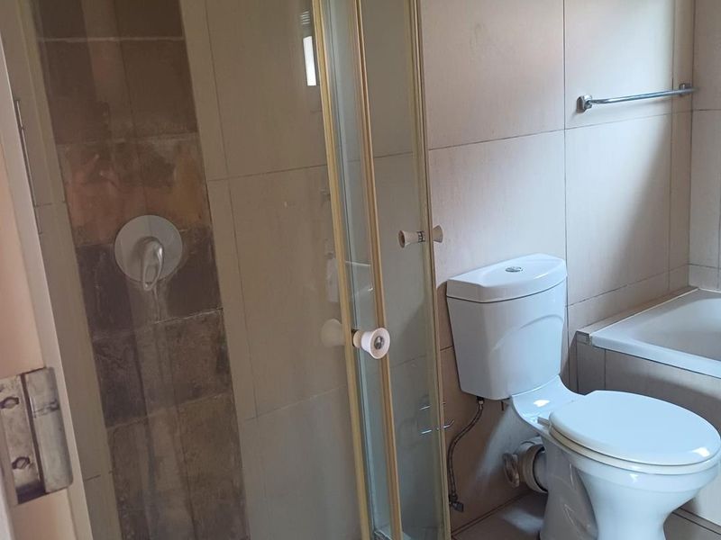 2 Bedroom Apartment To Let - Photo 9