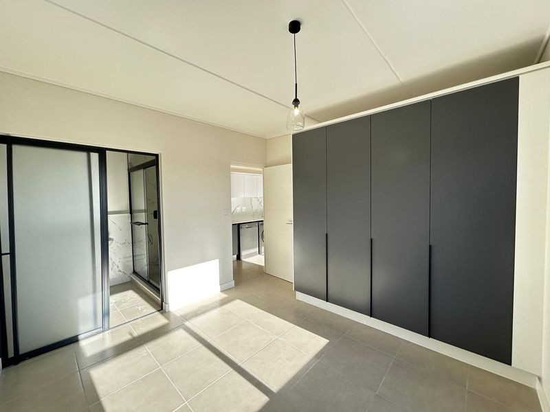 Modern Living: 1-Bedroom Apartment with Gym & Pool Access - Photo 5