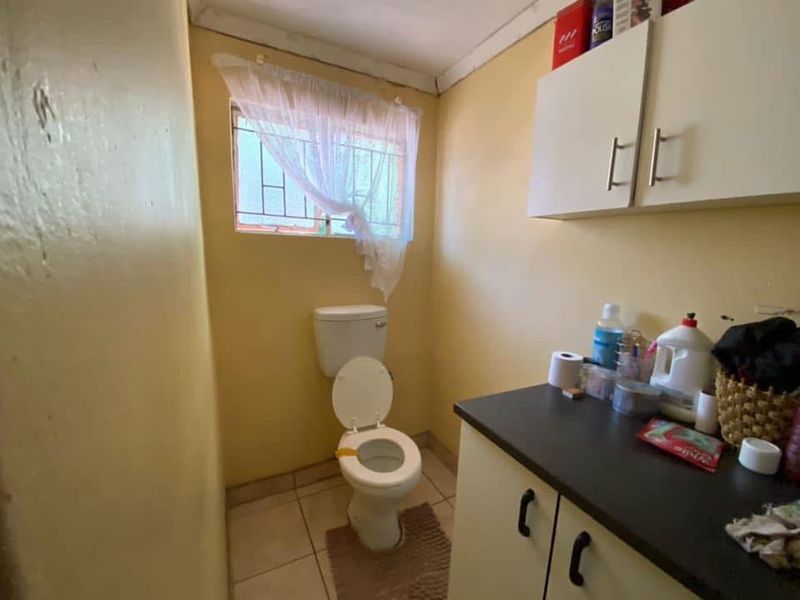 Income generating home. - Photo 5