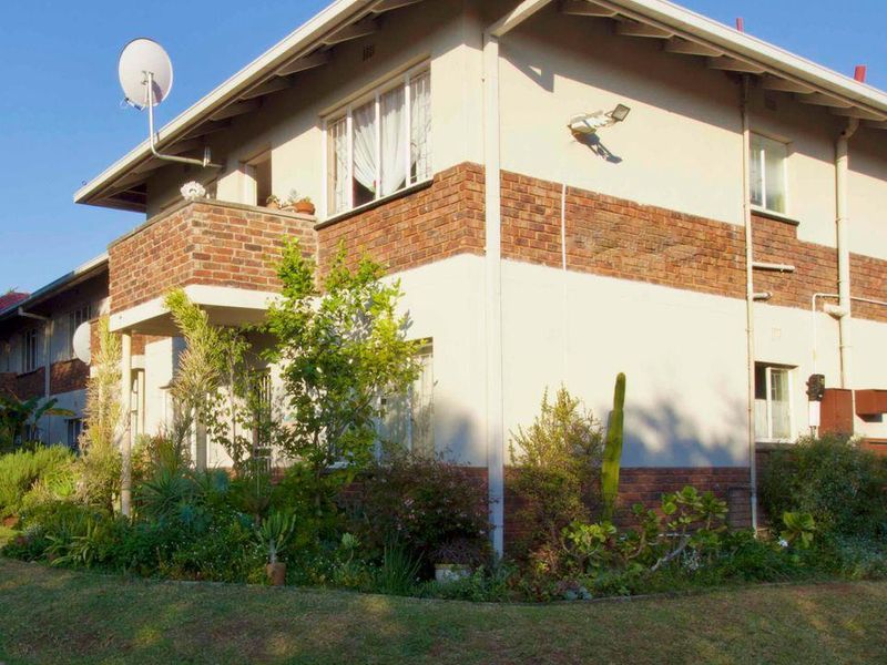 Spacious 1 bedroom, ground floor unit. - Photo 2